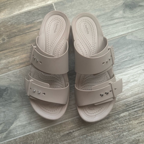 Brooklyn Buckle CROCS - Picture 2 of 8